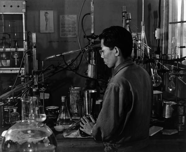Frank Hirosama [i.e., Hirosawa] in laboratory 1943