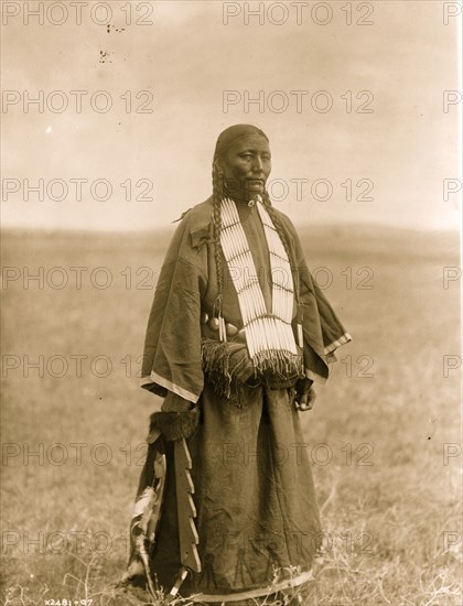 Two Charger Woman 1907