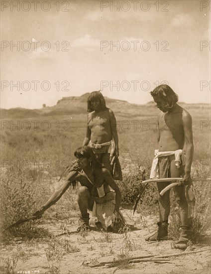 Me Sa Tawa catching snakes--Hopi 1907