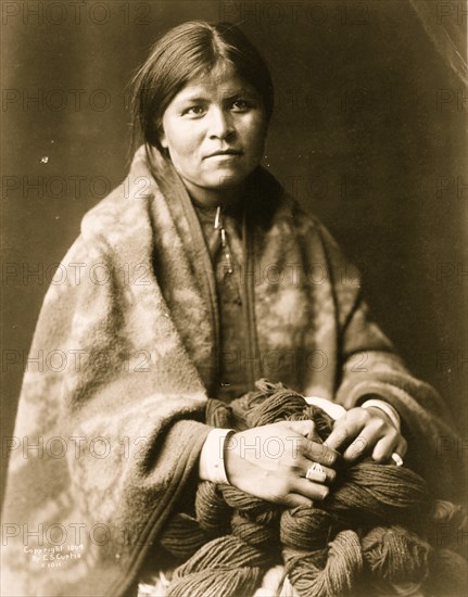 The blanket maker - Navaho 1904