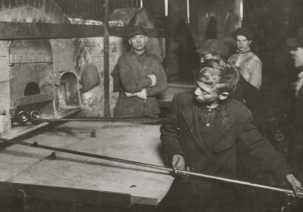 Boys work in Pittsburgh Glass Factory 1913