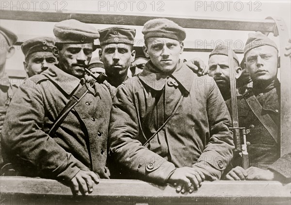 U.S. soldiers & German prisoners 1918