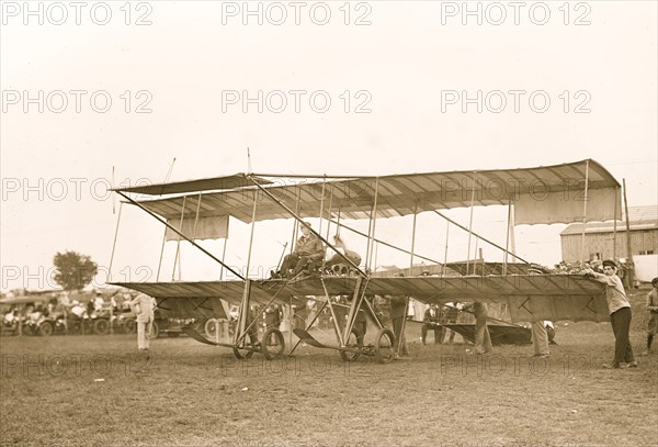 Harmon in aeroplane