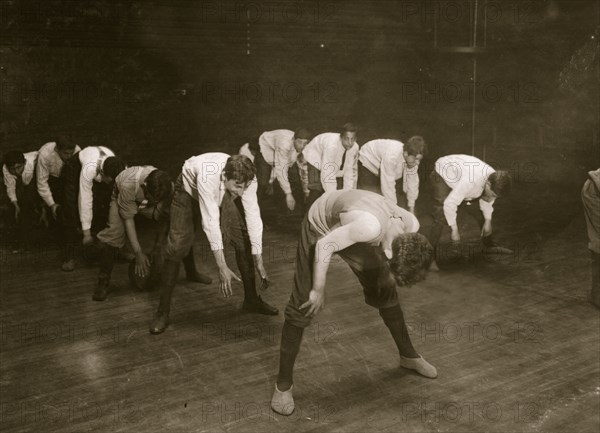 A game in the gymnasium. Henry St. Settlement, New York City.  1910