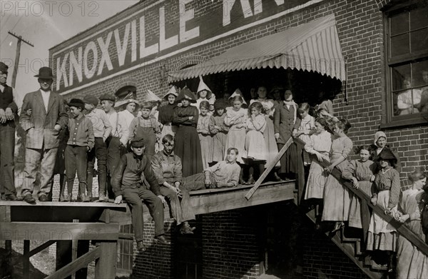 All are workers in Knoxville Knitting Works. Smallest boy "ravels," smallest girl is a steady worker. 1910