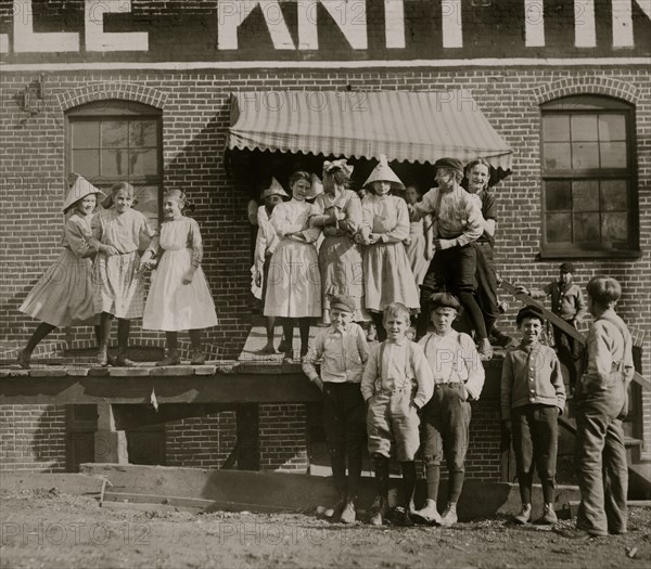 All are workers in Knoxville Knitting Works. Smallest boy "ravels," smallest girl is a steady worker. 1910