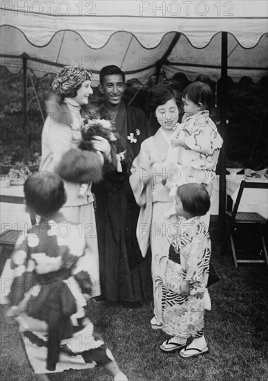 Anna Pavlova and Viscount Mishima & family