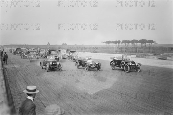 Auto fashion parade