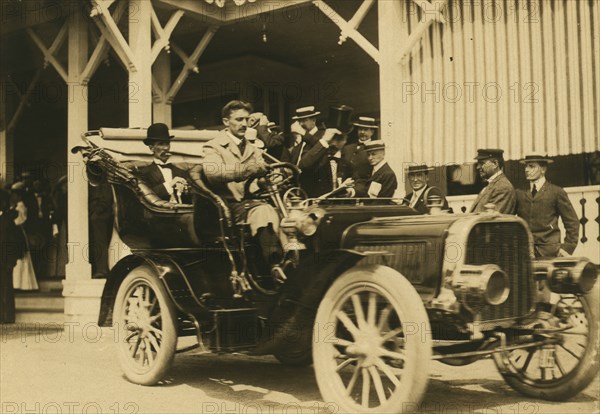 Baron Komura and Kogoro Takahira, sightseeing 1905