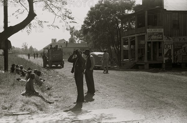 Black section of town, Saturday afternoon, Belzoni, Mississippi 1939