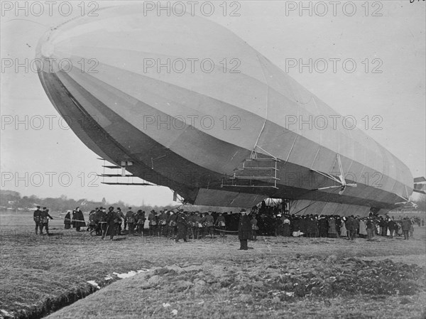 Blimp, Zeppelin No. 3, on ground