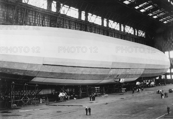 Bow of ZR-1 (showing engine cars) 1923