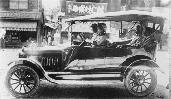 First women chauffeurs of Japan 1911