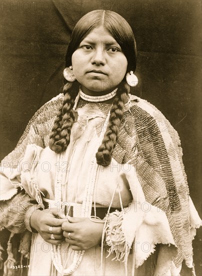 Cayuse woman 1910