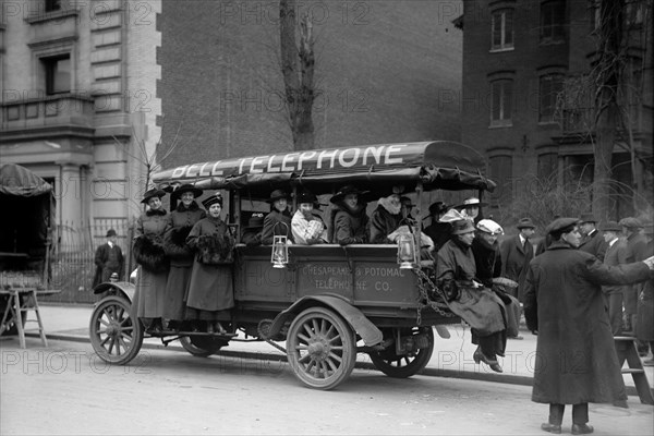 Telephone Company Transports Phone Operators to its own Offices during Strike 1914