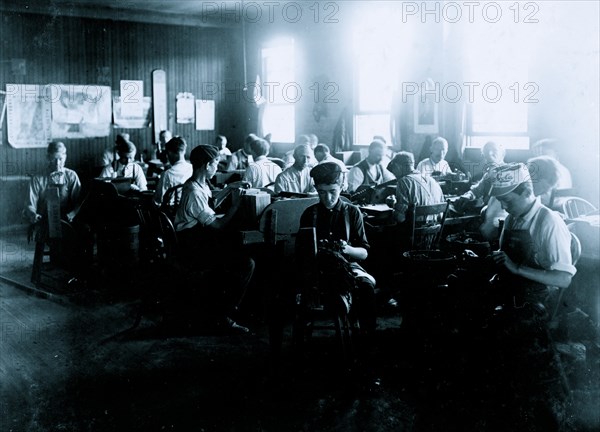 Cigar Factory, Indianapolis Ind. Boys in foreground. 1908