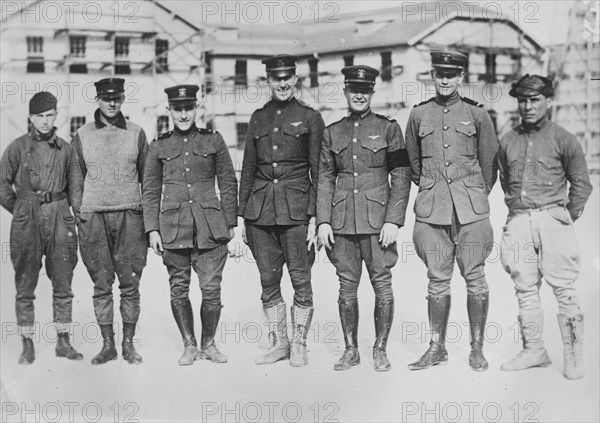 Crew of Navy dirigible