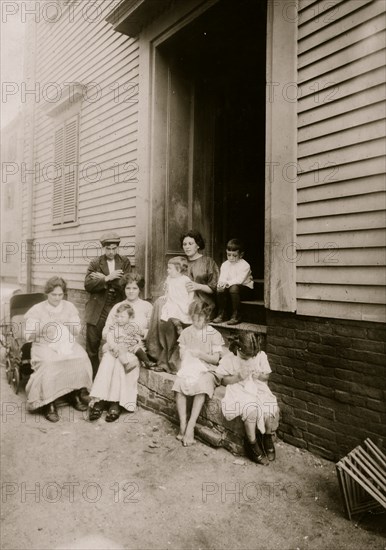 Crocheting on underwear at home. Carmina Caruso, 10 years old, a regular worker; 1912