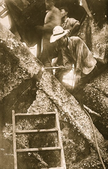 Cutting up the Battleship Maine 1912