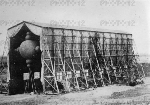 Dirigible balloon, "La Ville de Paris"