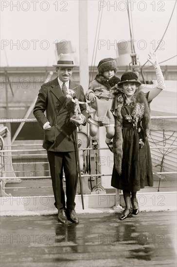 Douglas Fairbanks & Mary Pickford nown