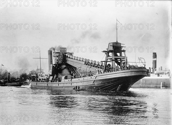 Dredge that can Excavate down to 50 feet 1913