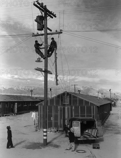 Line crew at work in Manzanar 1943