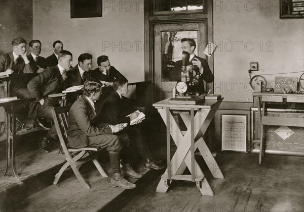 Fall River Technical High - Mill righting course Mechanics 1916