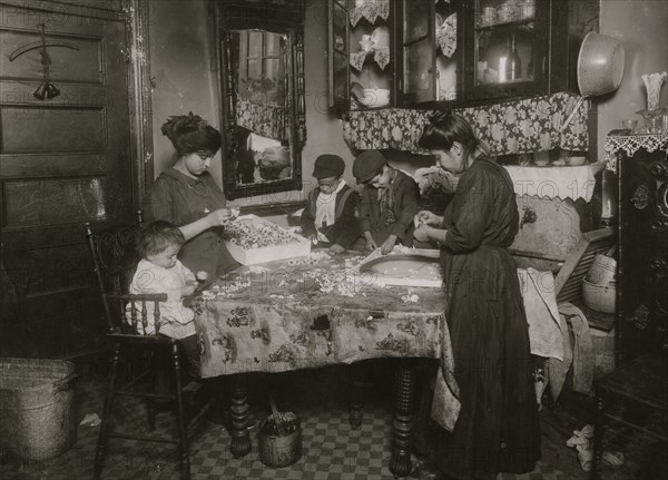 Italian Family makes flowers from their tenement apartment 1911