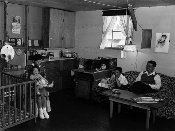 Mr. & Mrs. Richard Izuno and children 1943