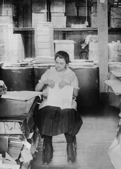 Folding filing-folders. Boston Index Card Co., 113 Purchase Street. Boston, Mass.  1917