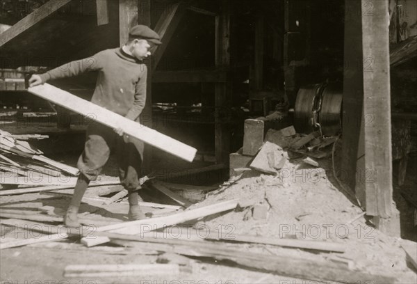 Boys hods lumber 1914