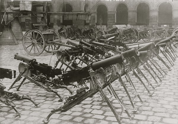 German Mitrailleuses in Invalides, Paris
