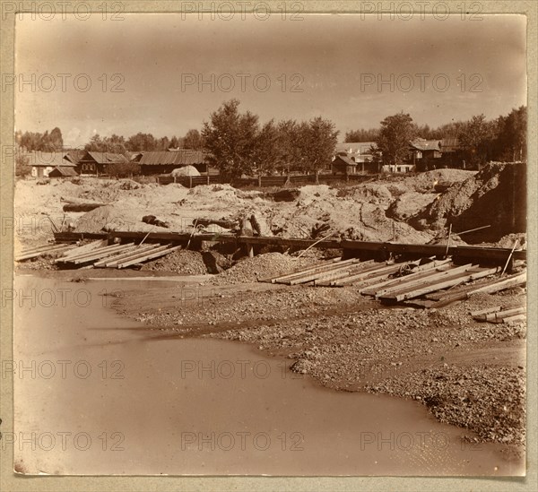 Gold-mining works on the Berezovka River. [Berezovski] 1910