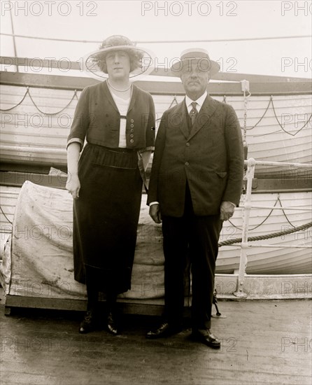 Guggenheim, M & Wife nown