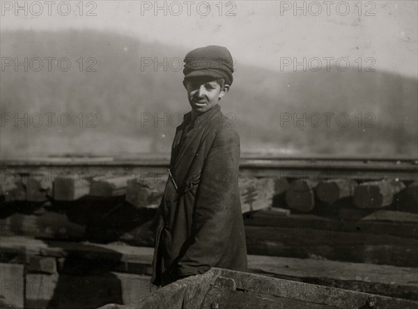 Harley Bruce. a young coupling-boy at tipple of Indian Mountain Mine, of Proctor Coal Co., near Jellico, Tenn.  1908