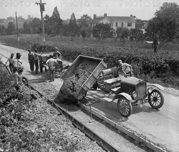 Dumping on the Sidewalk 1925