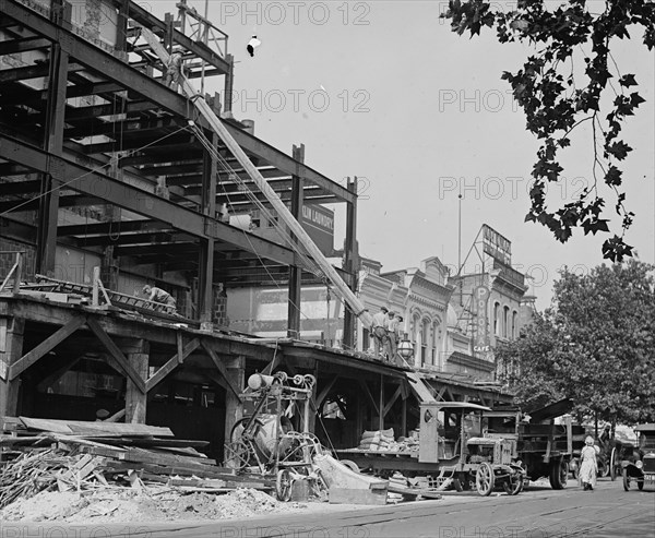 Iron Beam Falls during Construction of the National Theatre 1923