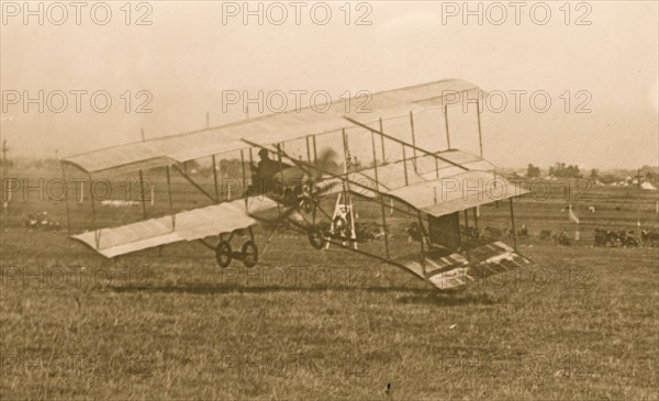 Paulhan aeroplane, Le Canard taking off, Los Angeles, Calif. 1910