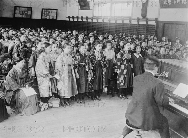 Japanese children sing "God Save King" 1921