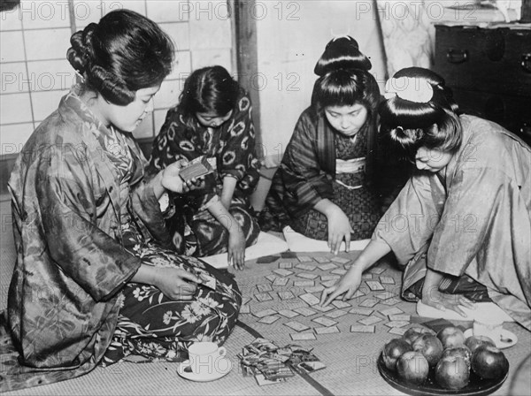 Playing Uta-Garuta