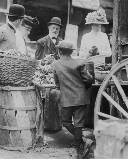 King Street Market in Wilmington sees young vendors selling fruits & Vegetables 1910