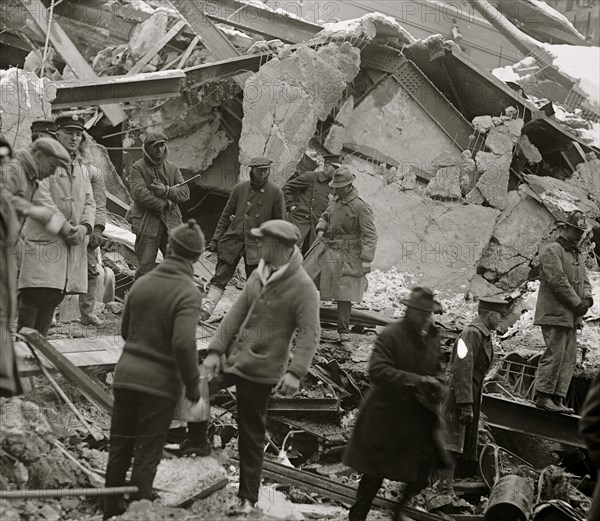 Knickerbocker Theatre in Washington DC collapse from the weight of snow 1922