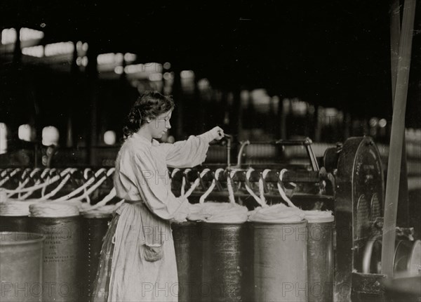 Lincoln Cotton Mill, Evansville, Ind. Girl at Slubber 1908