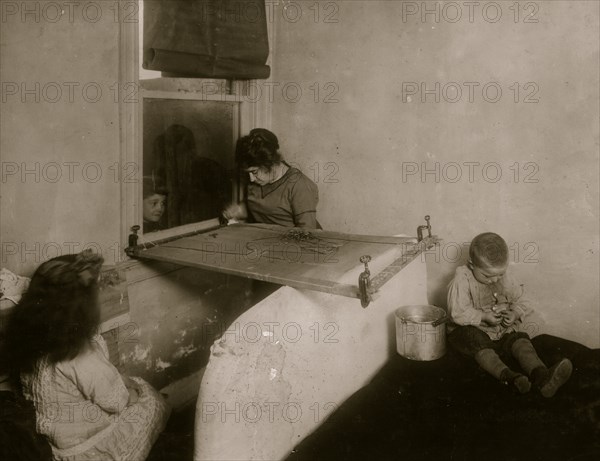 Making mesh bags. 1912
