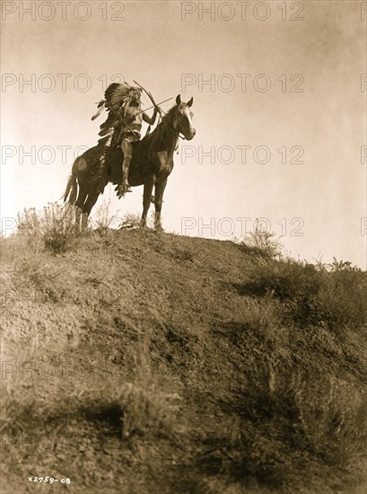 Ready for the charge--Apsaroke 1908