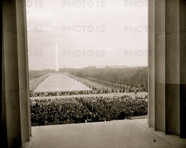 Marian Anderson sings on the Mall 1939