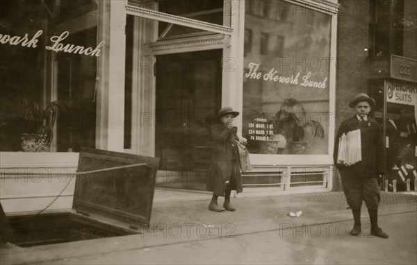 Jewish Newsboys in Newark, NJ 1910