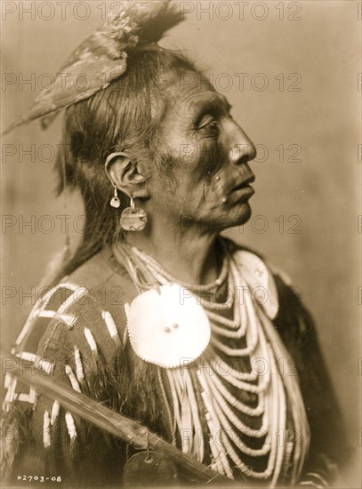 Medicine Crow--Apsaroke 1908