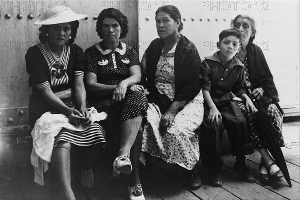 Mexicans entering the United States. 1938